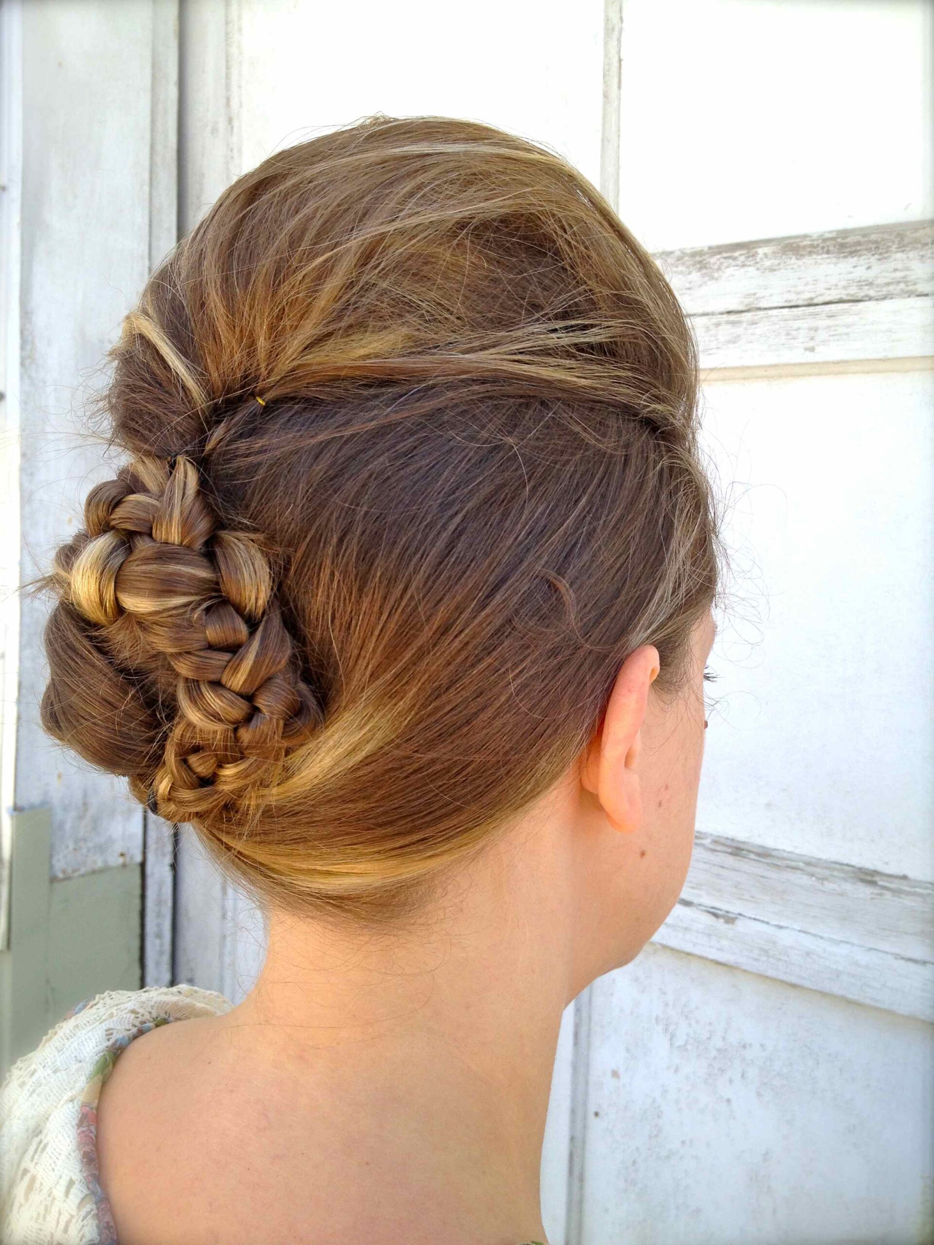 DIY friday: A modern, elegant braided DIY bride hairstyle
