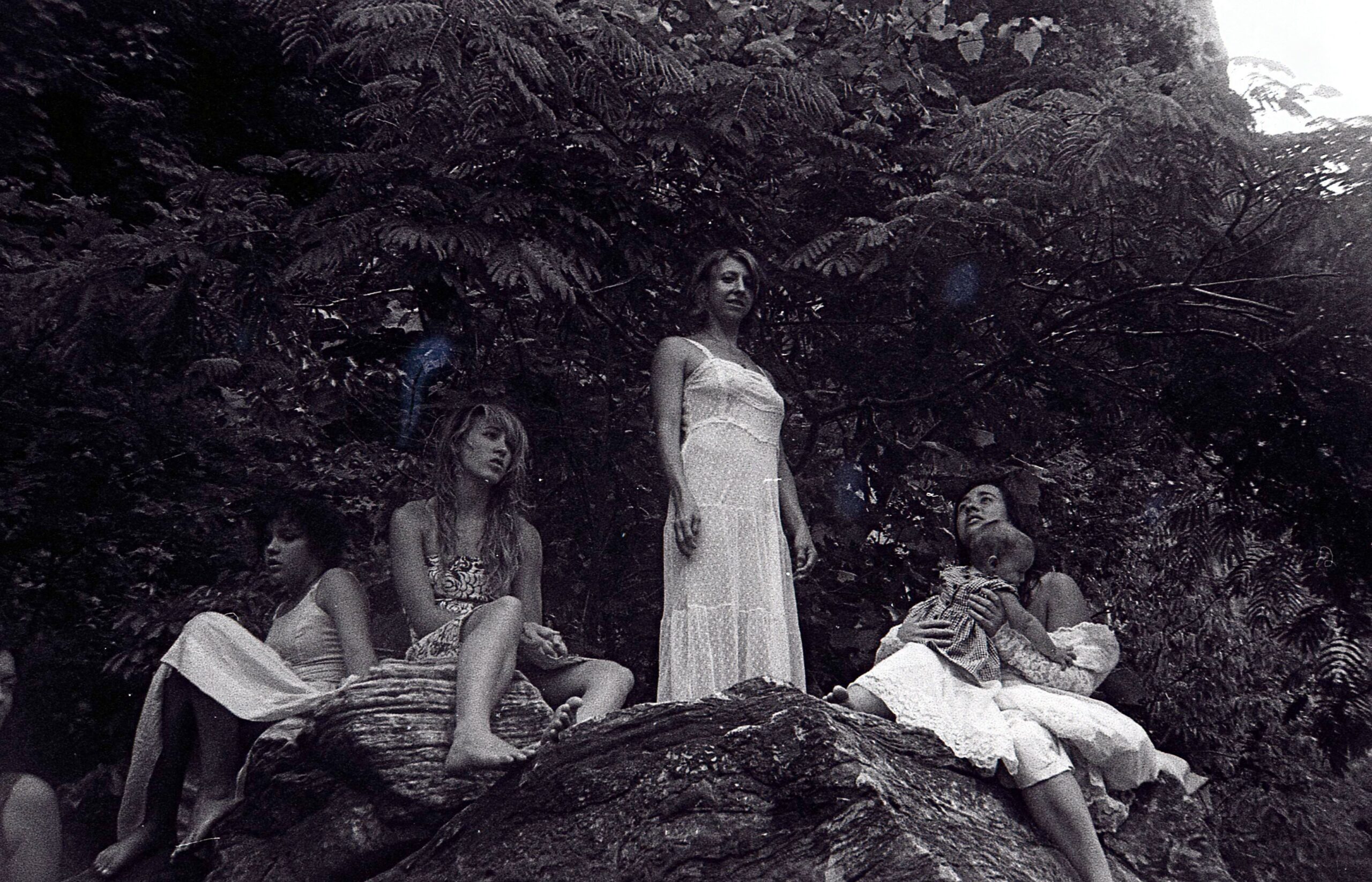 ShamPHree Summer Series 5…..Lovely ladies lounging.